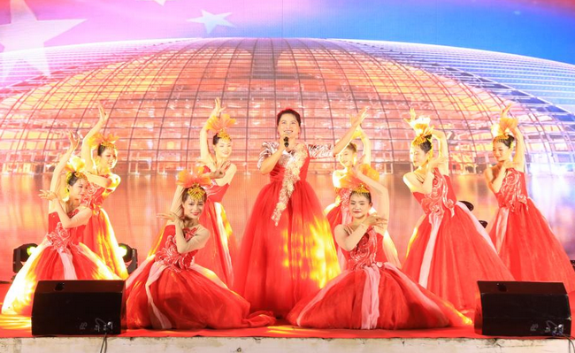 图为残疾人文化艺术下乡巡演现场